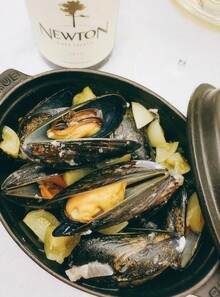 Wine Steamed Mussels, Tomatillo Flavor